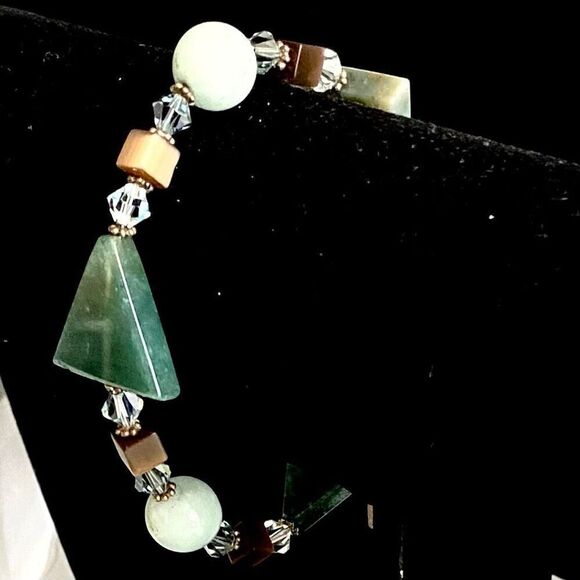 ASC Striking Polished Green Agate with Sterling clasps - Picture 3 of 9